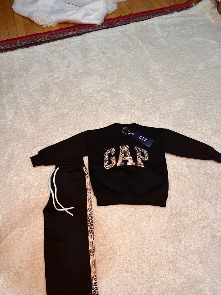 Siyah Payetli GAP Erkek Çocuk Eşofman Takımı - Görsel 3