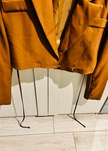 Bel bağlamalı crop blazer ceket - Görsel 2