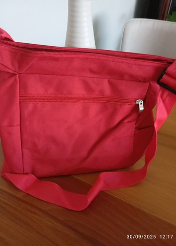 Kırmızı Puma Spor Çantası Fermuarlı - Görsel 3