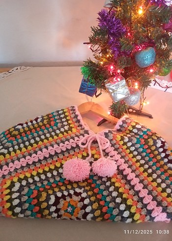 Renkli Püsküllü Kız Çocuk Ponçosu - Görsel 3