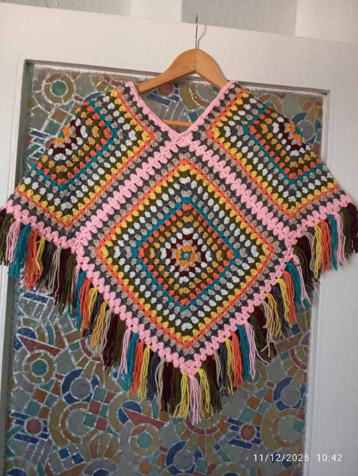 Renkli Püsküllü Kız Çocuk Ponçosu - Görsel 2