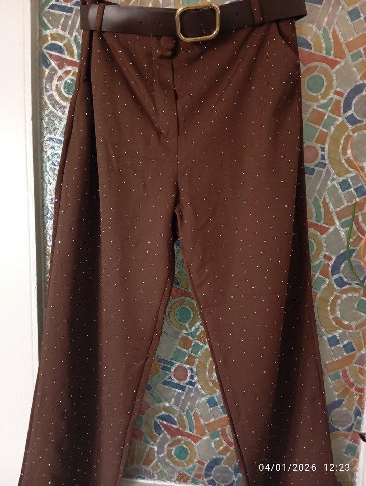 Etiketli taşlı koyu kahve takım - Görsel 3