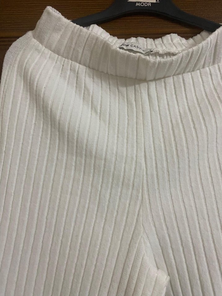 Beyaz Piliseli Kadın pantolan - Görsel 2