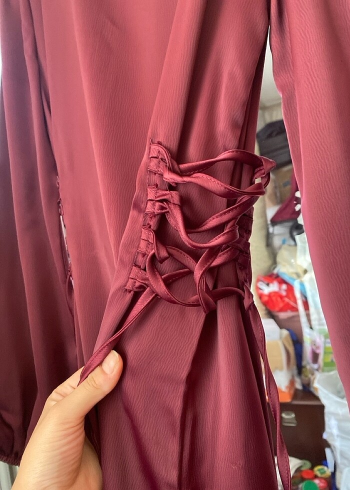 Yanlardan Bağlamalı Bordo Abiye - Görsel 2