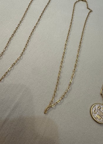 Minimalist Zincir Detaylı Altın Renk Kadın Kolyeler - Görsel 2
