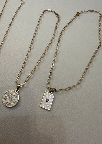Minimalist Zincir Detaylı Altın Renk Kadın Kolyeler - Görsel 3