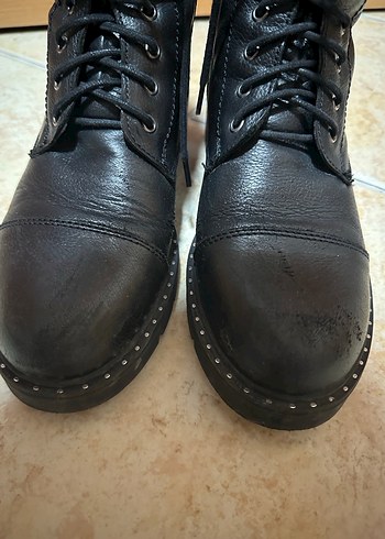 Elle Siyah Deri Kadın Bot - Görsel 2