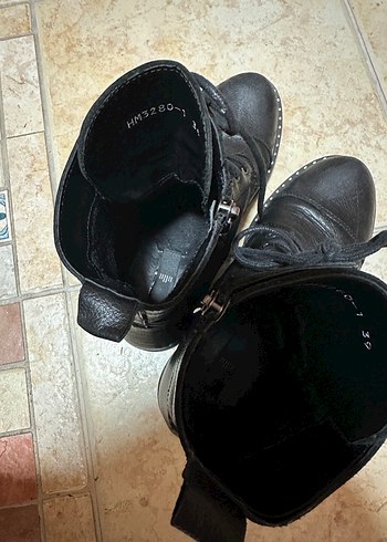 Elle Siyah Deri Kadın Bot - Görsel 4