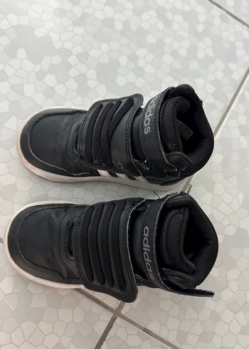 25 Beden Adidas Erkek Çocuk Siyah Spor Ayakkabı