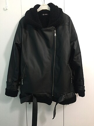 Zara model mont