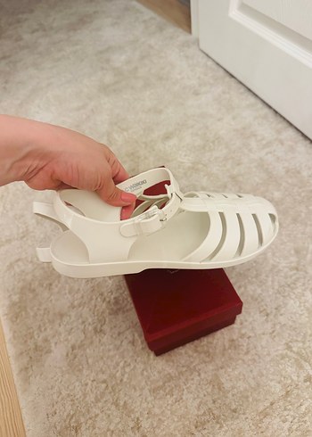 Beyaz Tokalı Sandalet - Görsel 3