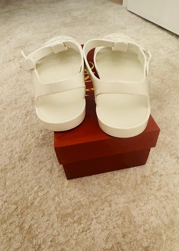 Beyaz Tokalı Sandalet - Görsel 5