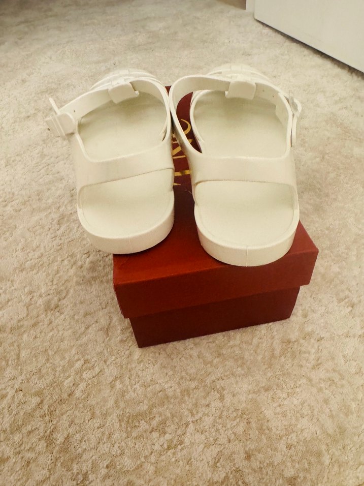 Beyaz Tokalı Sandalet - Görsel 5