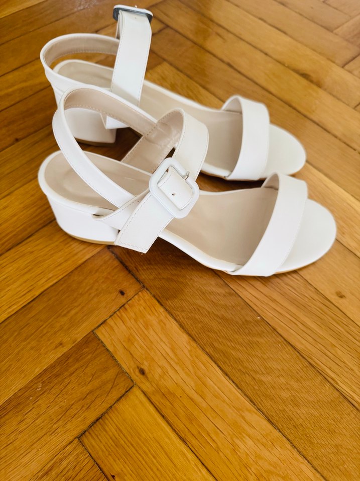 Beyaz Tokalı Kadın Topuklu Sandalet - Görsel 4