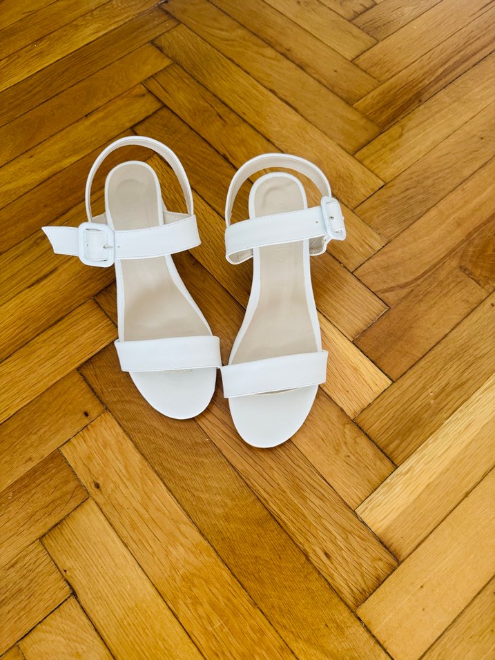 Beyaz Tokalı Kadın Topuklu Sandalet - Görsel 3