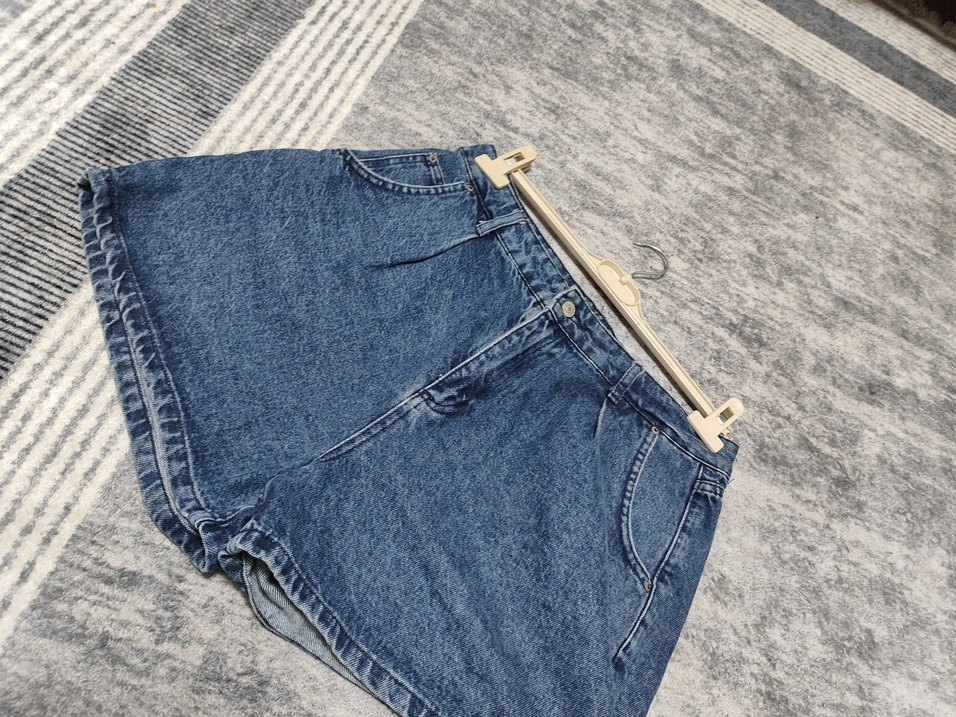 Kadın Mavi Kemerli Kot Şort - Görsel 3