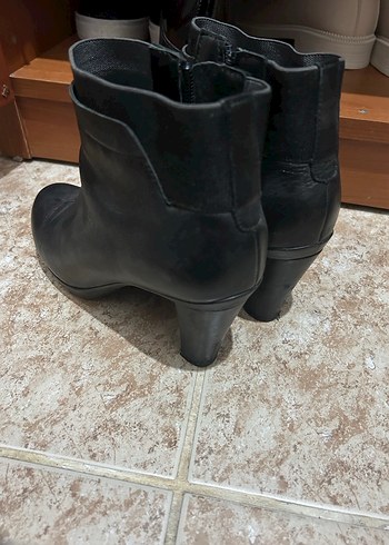 Siyah Deri Kadın Dolgu Topuklu Bot - Görsel 3