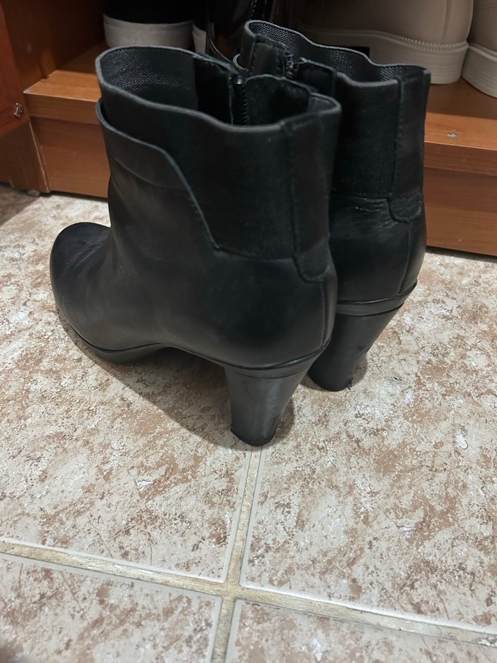 Siyah Deri Kadın Dolgu Topuklu Bot - Görsel 3