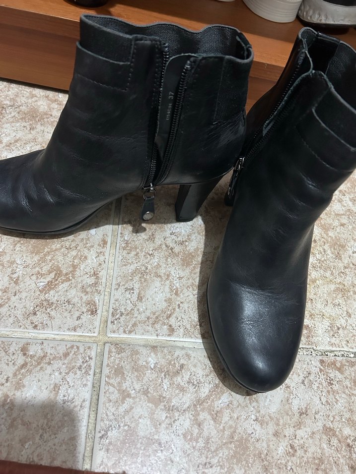 Siyah Deri Kadın Dolgu Topuklu Bot - Görsel 2