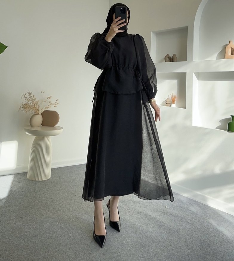 Siyah Uzun Bol Kesim Goth Elbise - Görsel 2