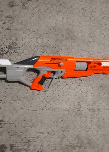 Turuncu ve gri oyuncak tabanca - Görsel 3