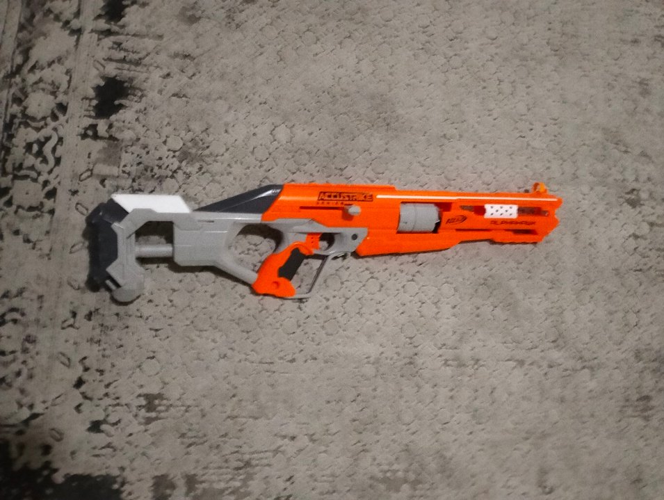 Turuncu ve gri oyuncak tabanca - Görsel 3