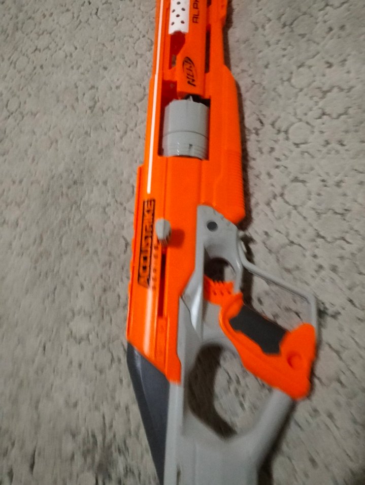 Turuncu ve gri oyuncak tabanca - Görsel 2