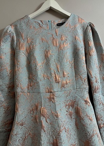 Nakışlı Drapeli Bej Uzun Kollu Elbise - Görsel 4