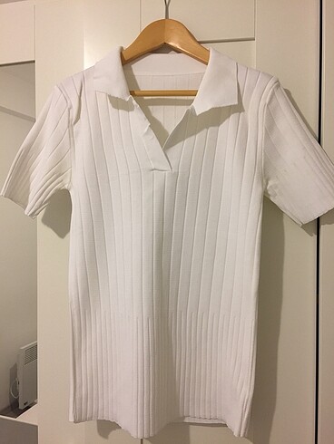 Beyaz polo yaka t-shirt