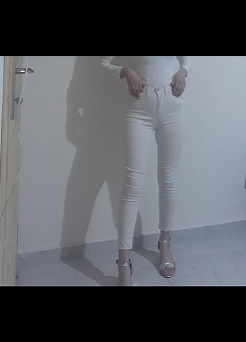 Beyaz dar paça pantalon