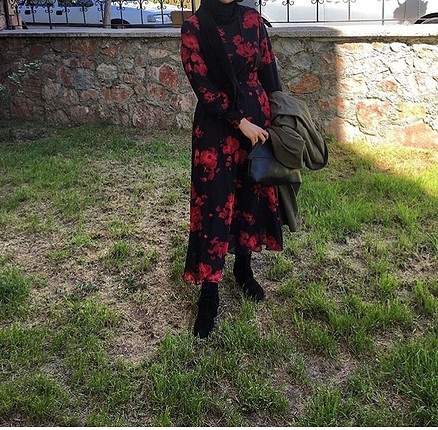 Çiçekli elbise