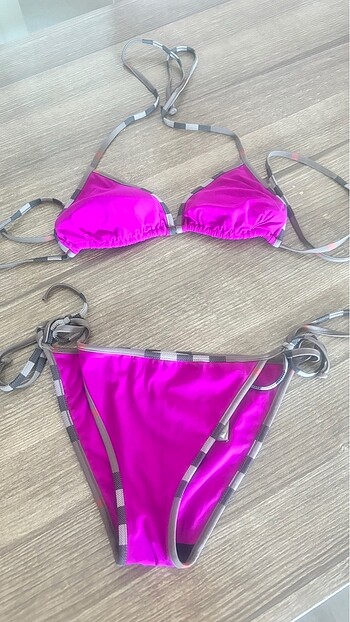 #Burberry #bikinitakım #plaj