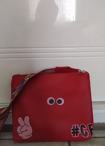 Kırmızı çanta 
