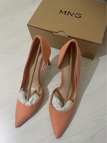 37 Beden Mango Asimetrik Stiletto Ayakkabı