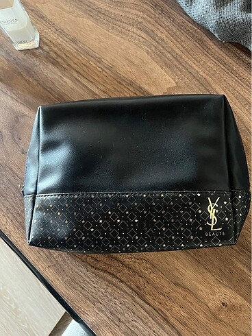 Ysl makyaj çantası