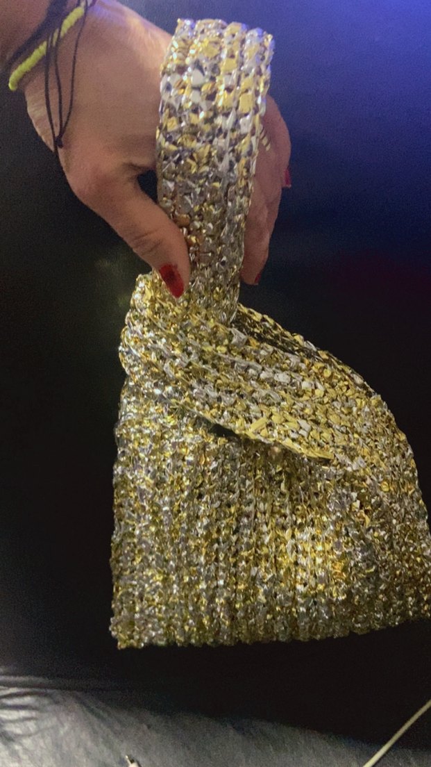 Parlak Altın Renkli Yılan Desenli Kadın El Çantası - Görsel 2