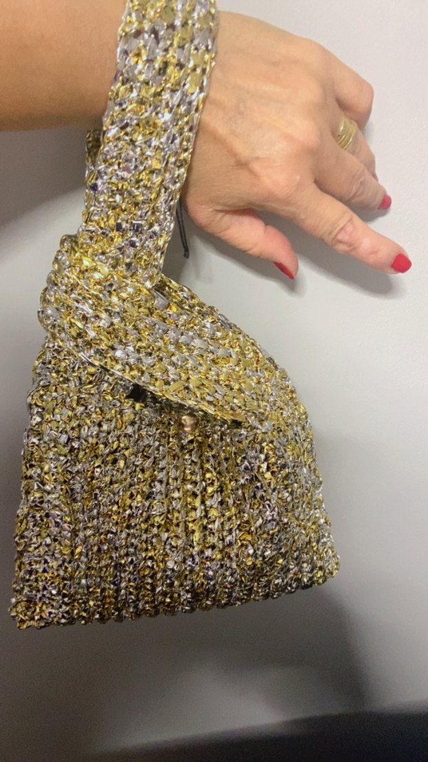 Parlak Altın Renkli Yılan Desenli Kadın El Çantası - Görsel 3