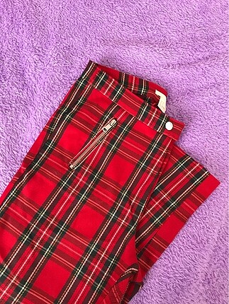 Yeni pantolon kırmızı ekose