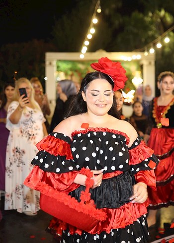 Kırmızı Puantiyeli Straplez Roman kıyafeti - Görsel 4