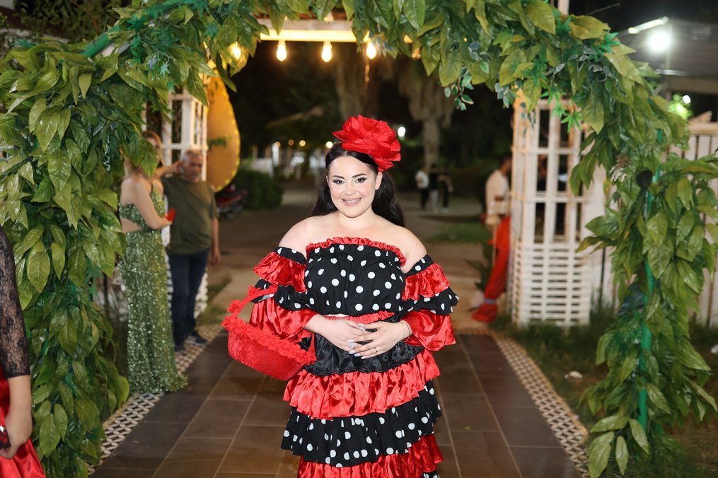 Kırmızı Puantiyeli Straplez Roman kıyafeti - Görsel 3