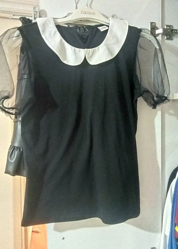 Kısa Kollu Siyah Gotik Bluz ve deri etek