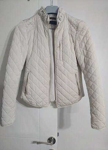 Zara kapitone mont