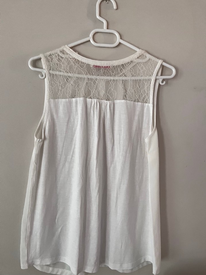 Düğmeli Kolsuz Beyaz Keten Bluz - Görsel 2