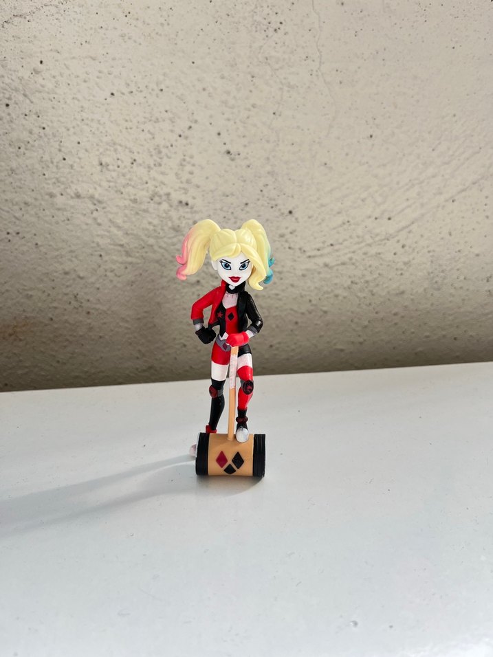 Kahverengi Saçlı Mavi Kostümlü Aksiyon Figürü - Görsel 3