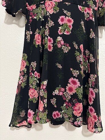 Çiçek desenli elbise - Görsel 2