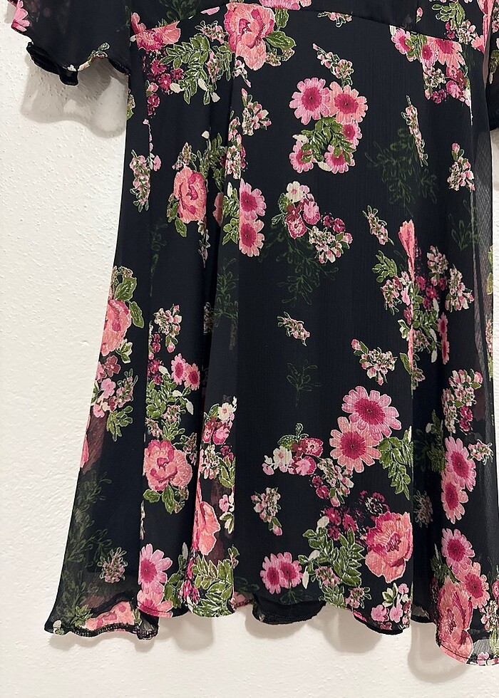 Çiçek desenli elbise - Görsel 2