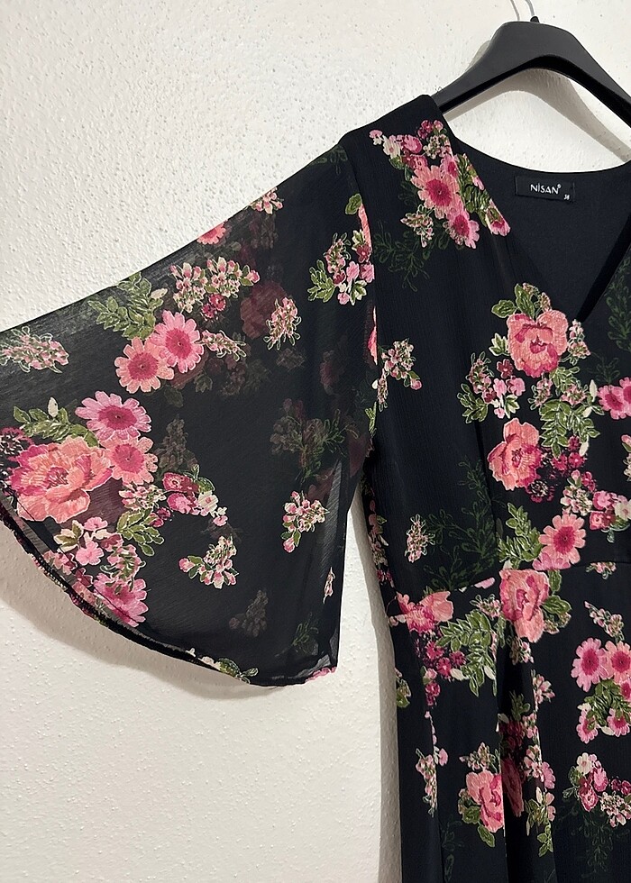 Çiçek desenli elbise - Görsel 3