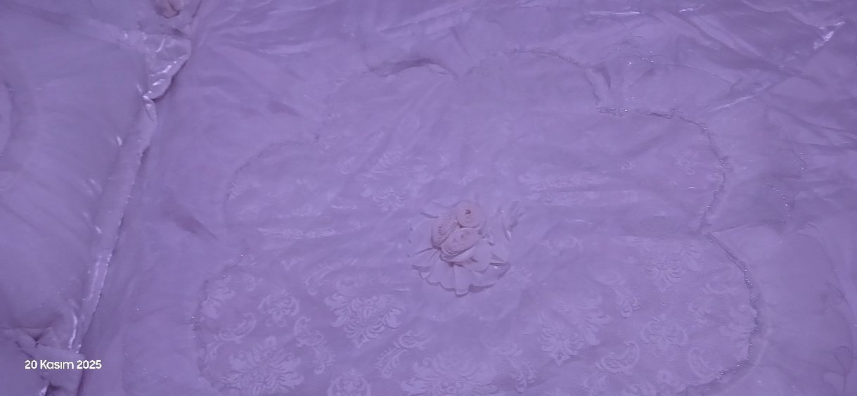 Nakışlı Beyaz Yatak Örtüsü - Görsel 3