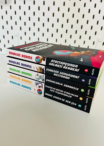 Beden Otostopçunun Galaksi Rehberi - Can Yayınları Kısa Klasikler