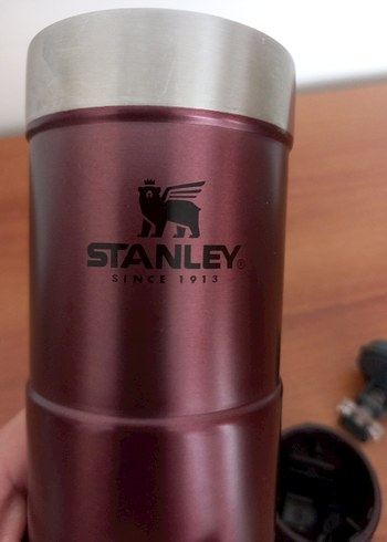 Parlak Bordo Stanley Termos Şişe